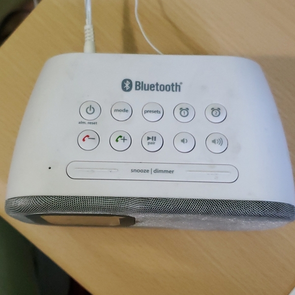 iHome iBT210 - Picture 2 of 4